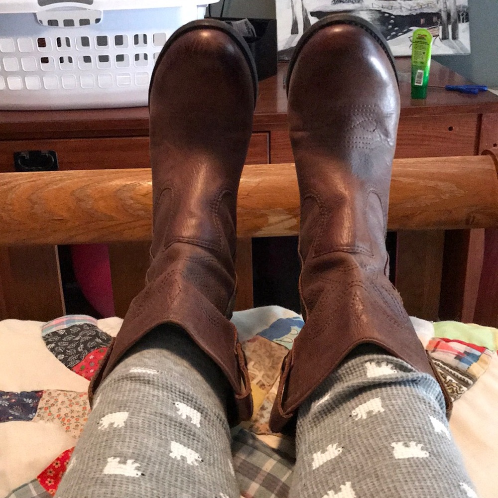Gianni Bini brown boots